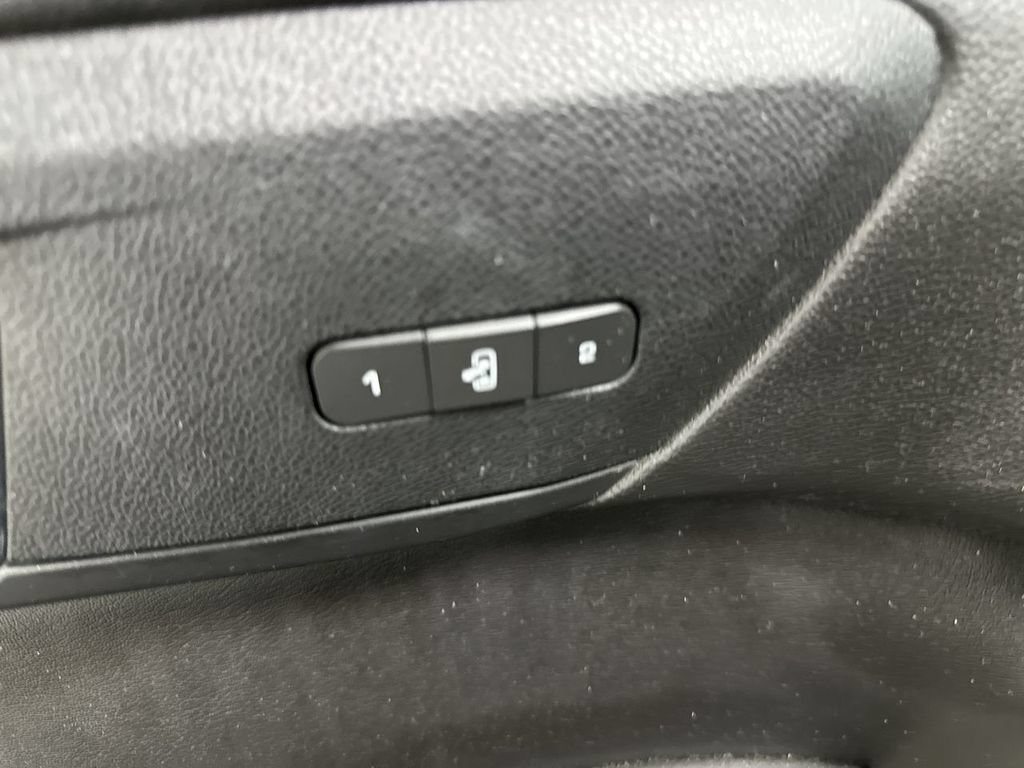 Used 2016 Chevrolet Traverse LTZ AWD/4WD image 12