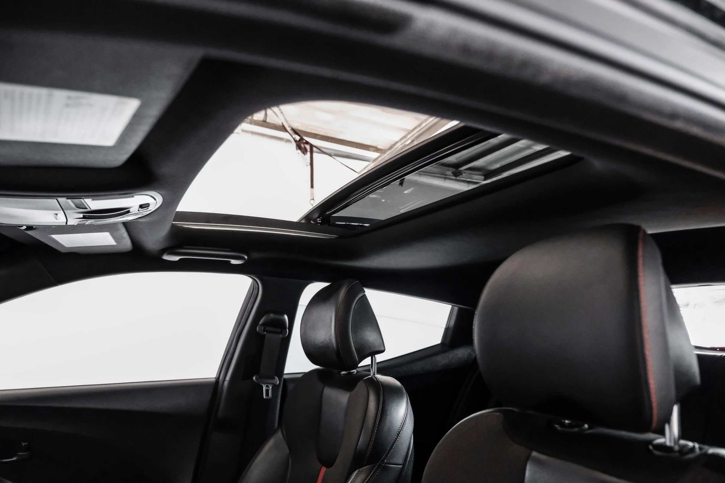 Used 2020 Hyundai Veloster Turbo FWD image 4
