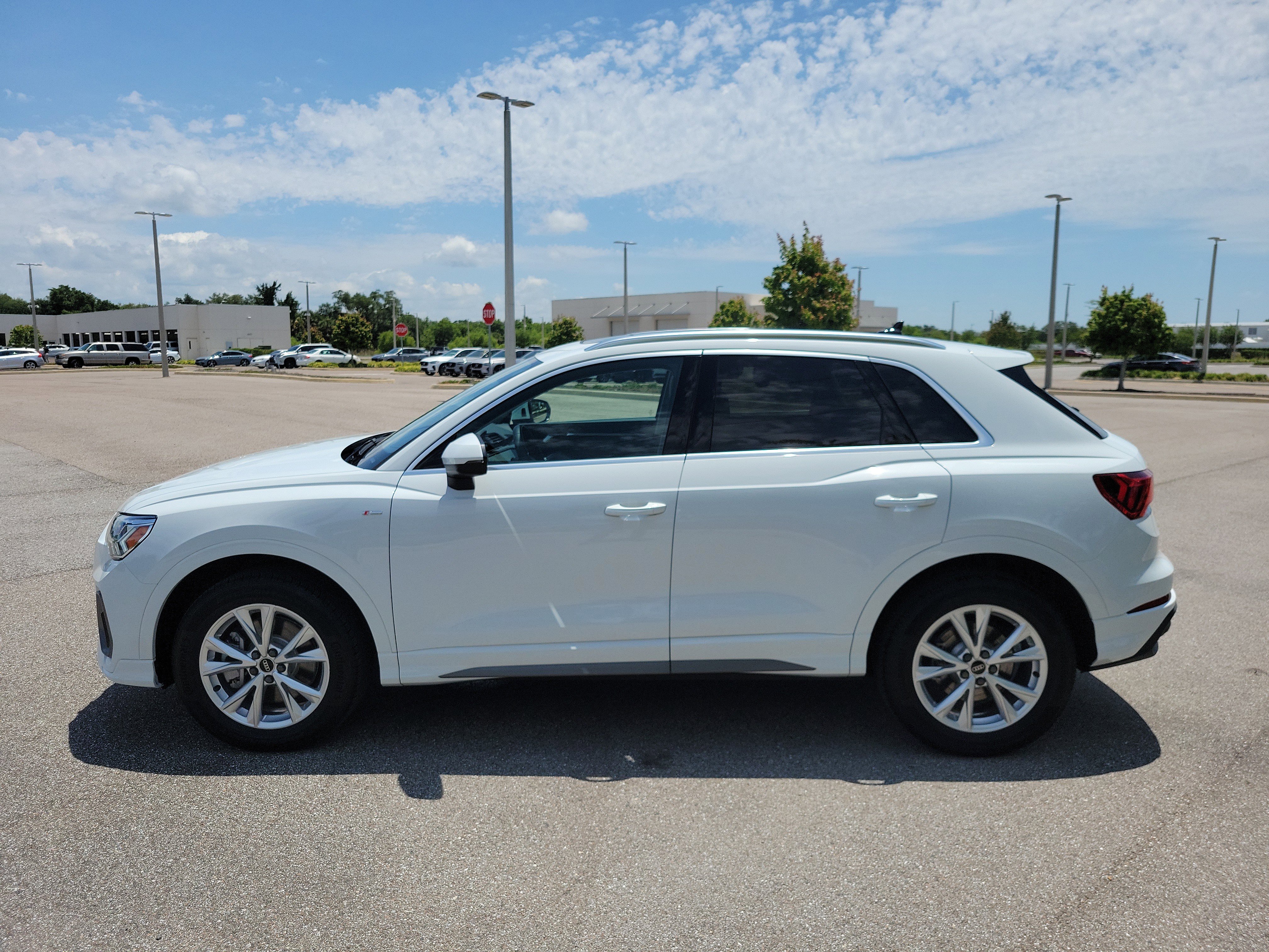 Certified 2025 Audi Q3 2.0T Premium Plus w/ Premium Plus Package AWD/4WD image 7