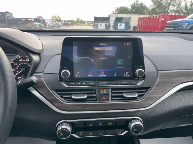 Used 2025 Nissan Altima 2.5 SV FWD image 12