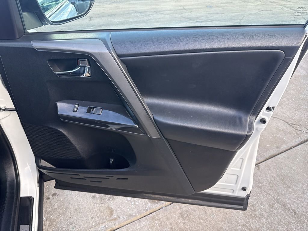 Used 2016 Toyota RAV4 SE image 45