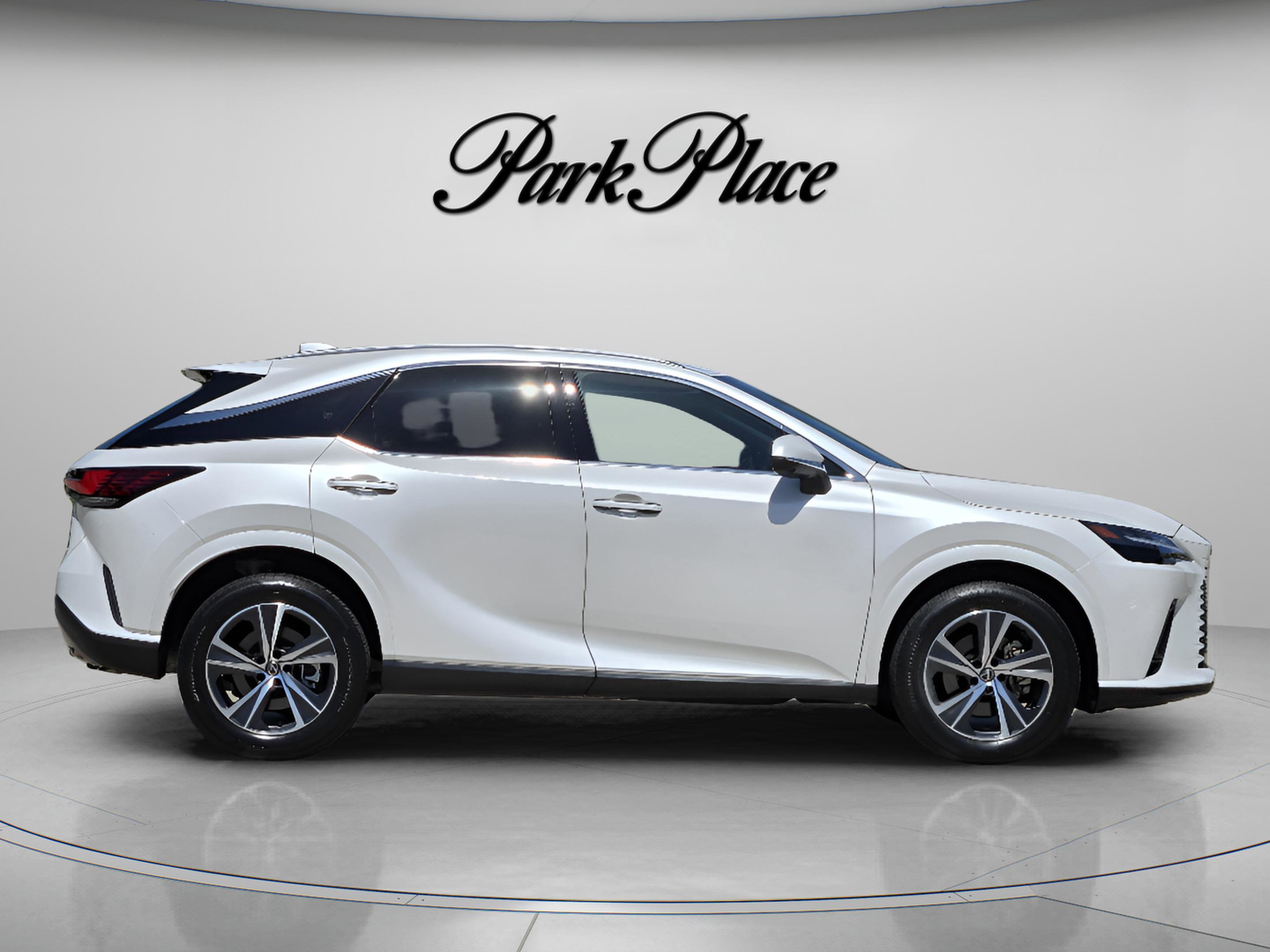 Used 2025 Lexus RX 350 Premium w/ Accessory Package (Z1) FWD image 7