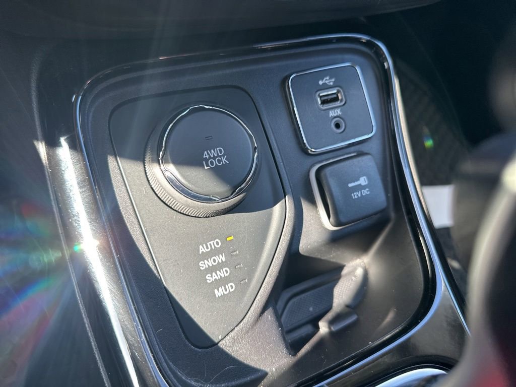 Used 2018 Jeep Compass Latitude w/ Popular Equipment Group AWD/4WD image 25