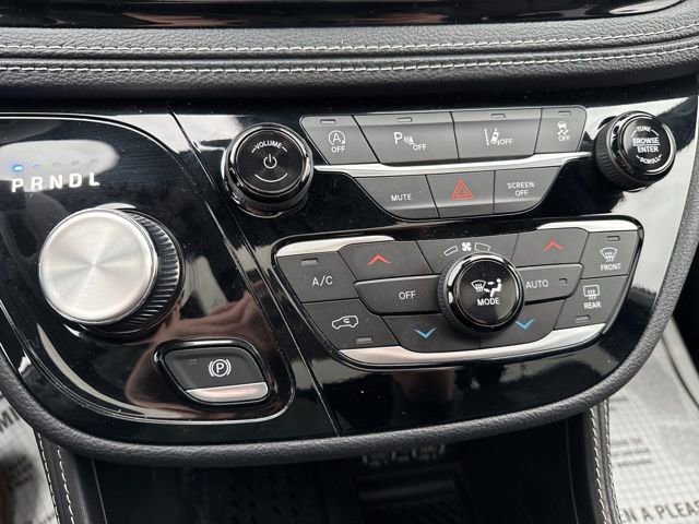 Used 2025 Chrysler Pacifica Limited FWD image 26