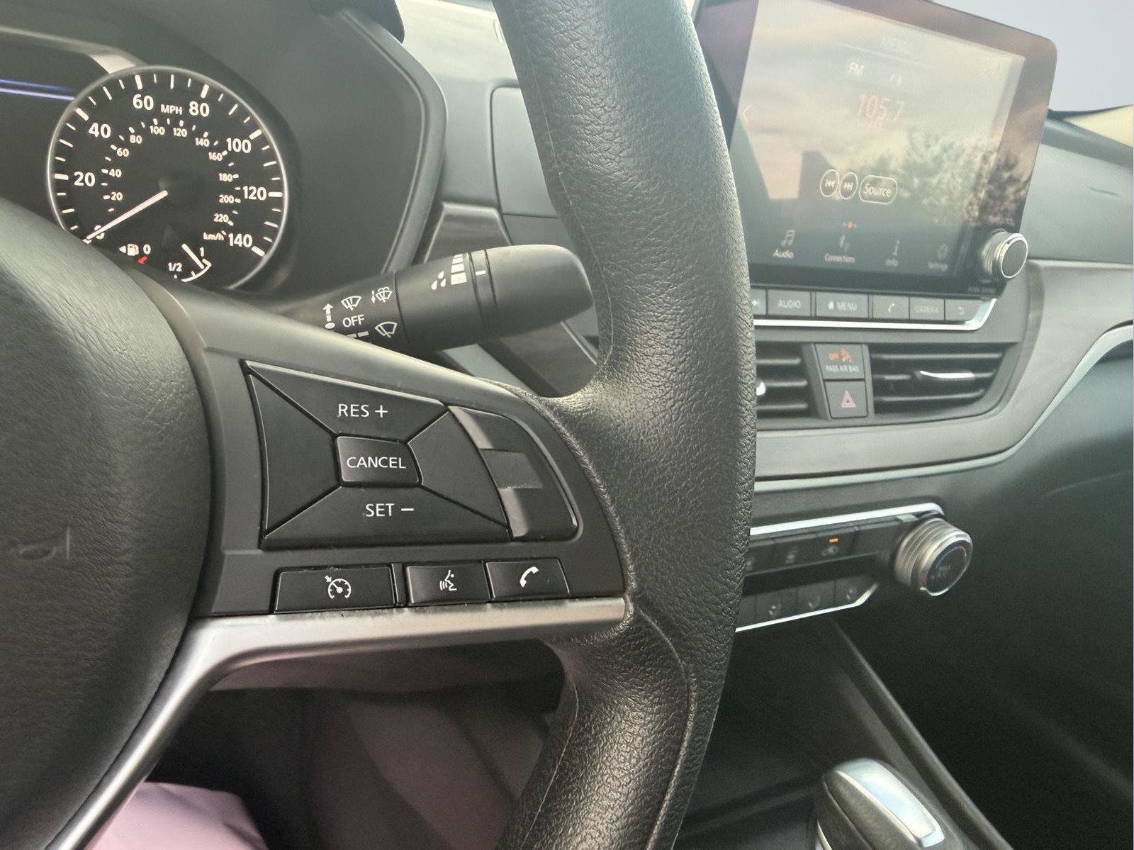 Used 2025 Nissan Altima 2.5 SV FWD image 22