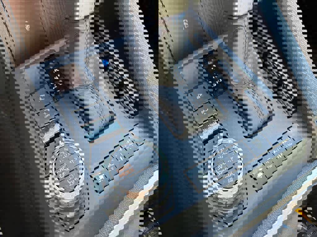 Used 2025 Toyota Tacoma Trailhunter Hybrid image 18