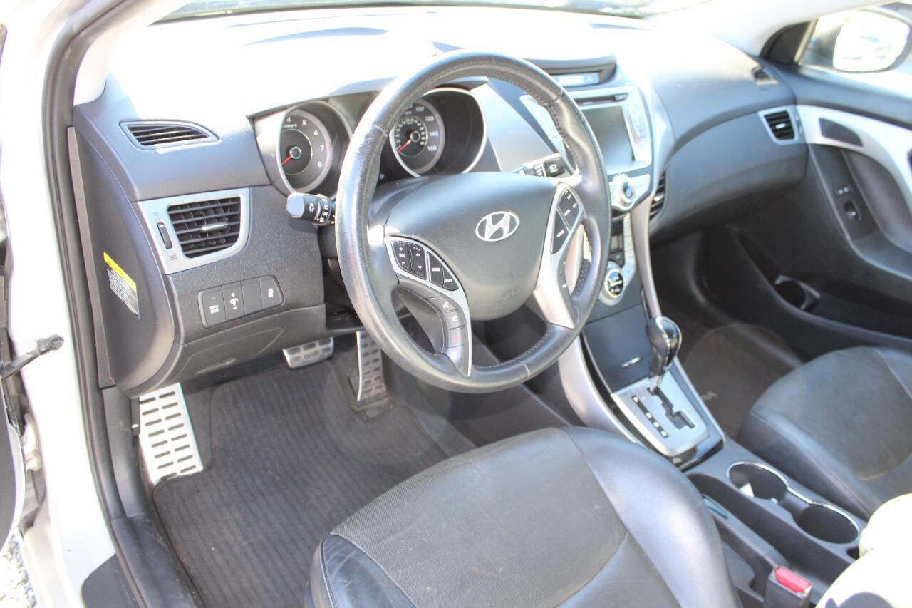 Used 2013 Hyundai Elantra SE w/ Technology Pkg image 13