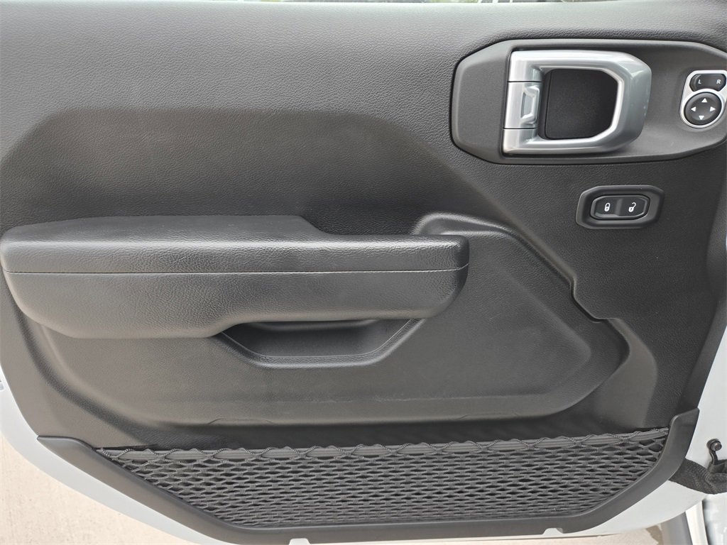 Used 2022 Jeep Wrangler Unlimited Rubicon 4xe w/ Safety Group image 34