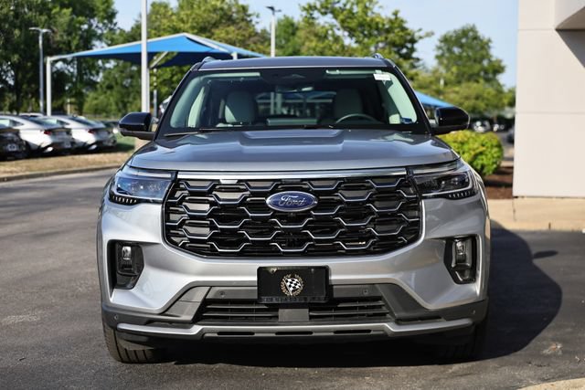 Used 2025 Ford Explorer Platinum w/ Ultimate Package AWD/4WD image 12