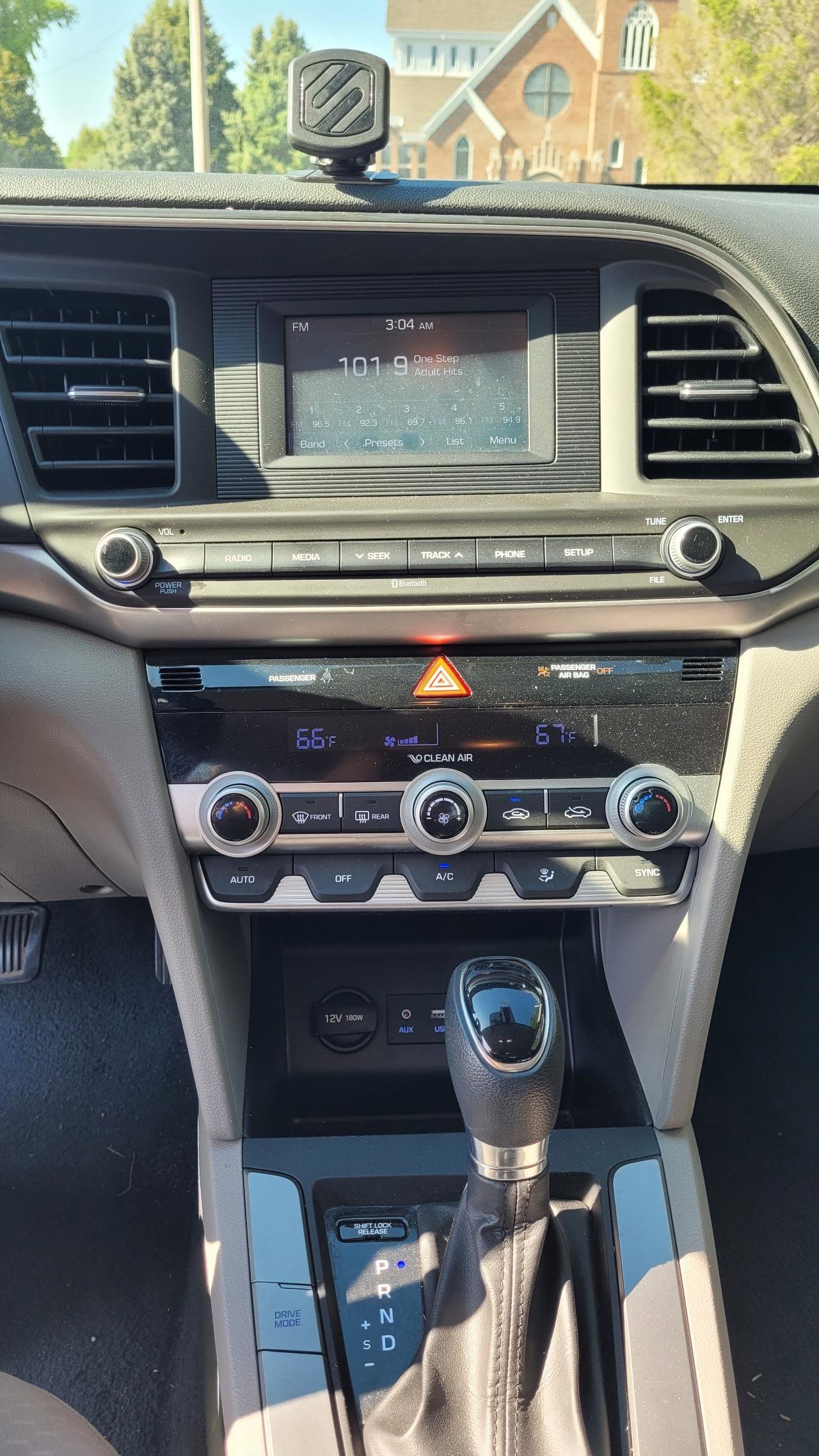 Used 2020 Hyundai Elantra SE FWD image 15