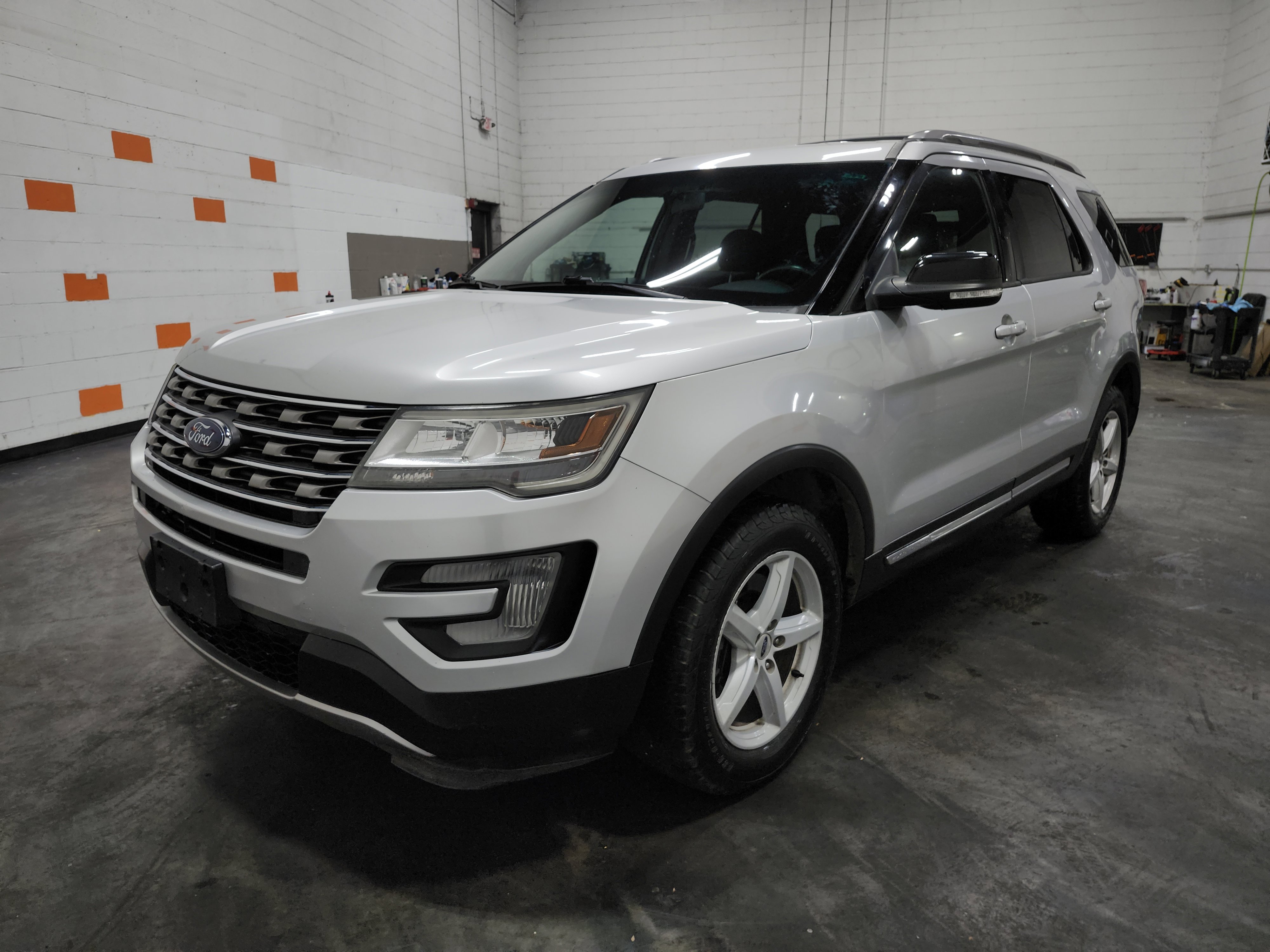 Used 2017 Ford Explorer XLT AWD/4WD image 12