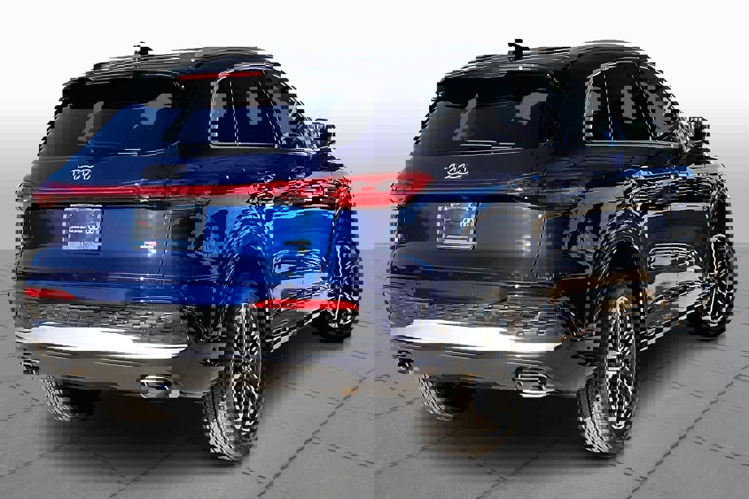 Used 2025 Audi Q5 Premium w/ Convenience Package image 12