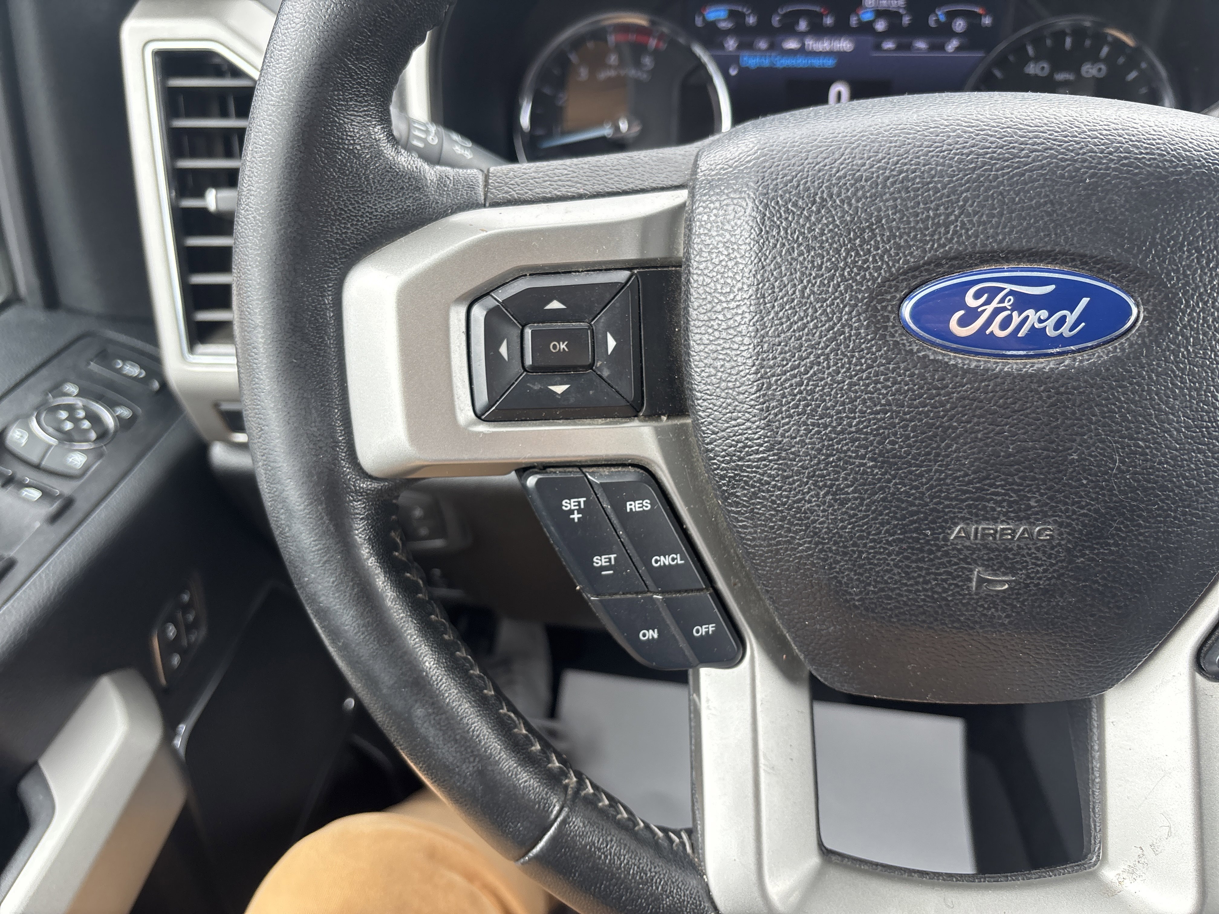 Used 2021 Ford F250 Lariat image 19