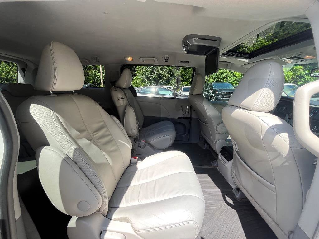 Used 2014 Toyota Sienna XLE FWD image 26