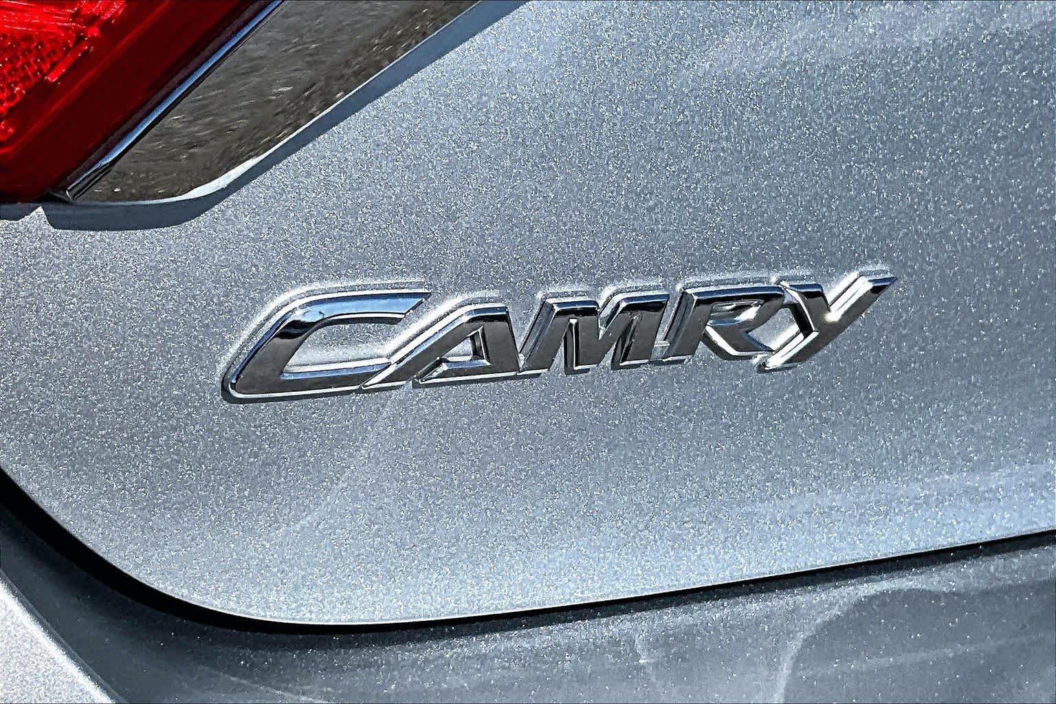 Used 2015 Toyota Camry LE FWD image 30