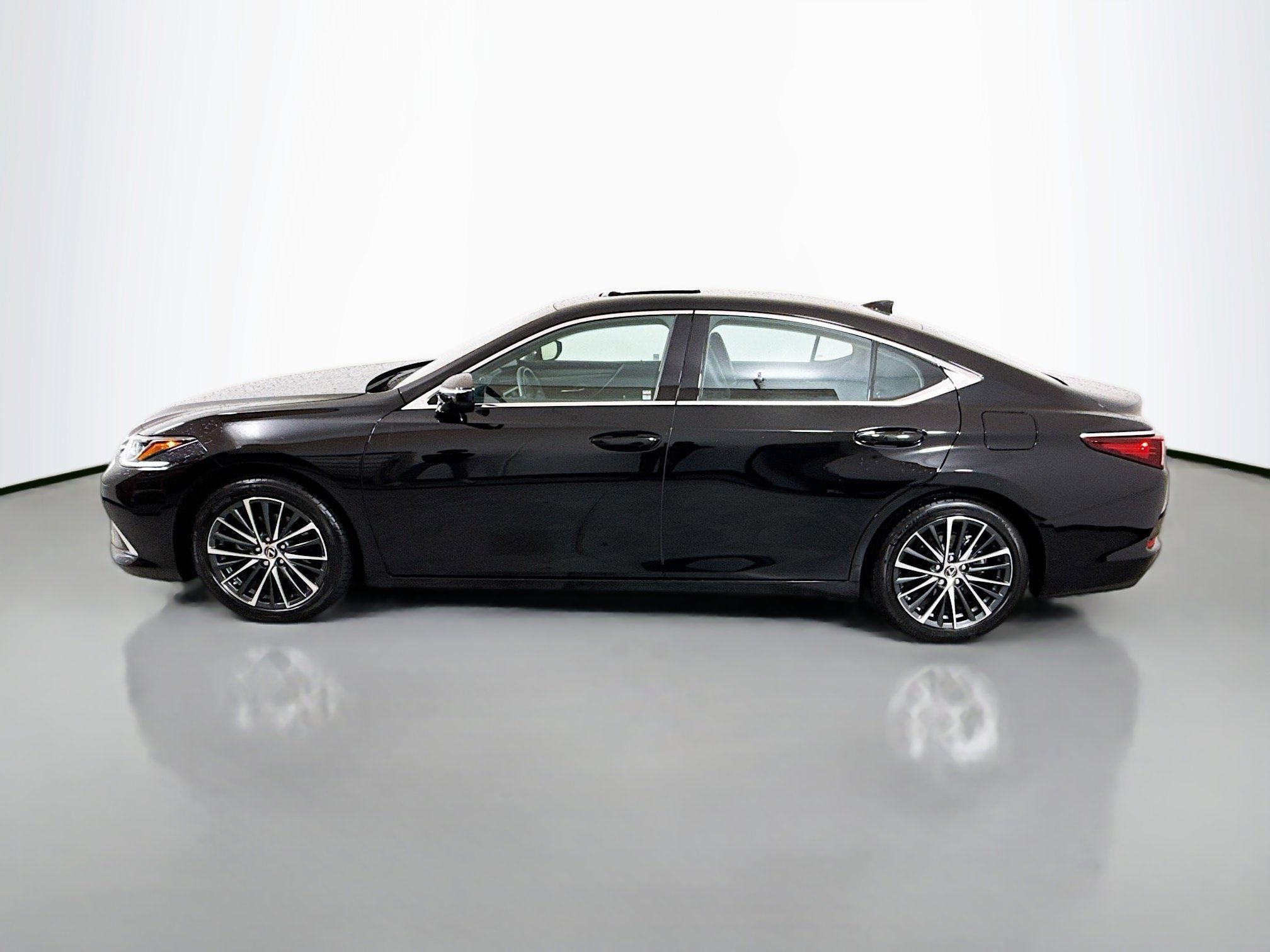 Certified 2025 Lexus ES 350 350 w/ Premium Package image 4
