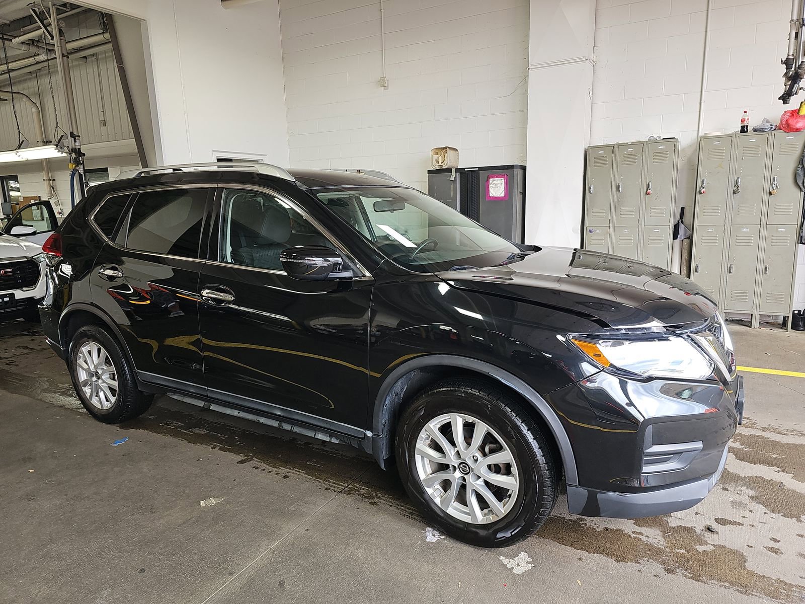 Used 2018 Nissan Rogue SV image 6