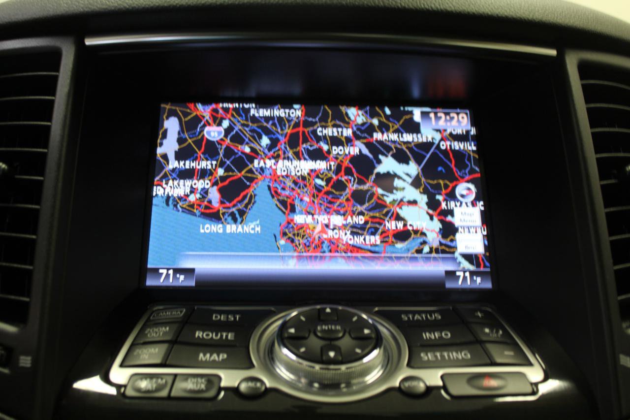 Used 2017 INFINITI QX70 AWD w/ Premium Package image 17