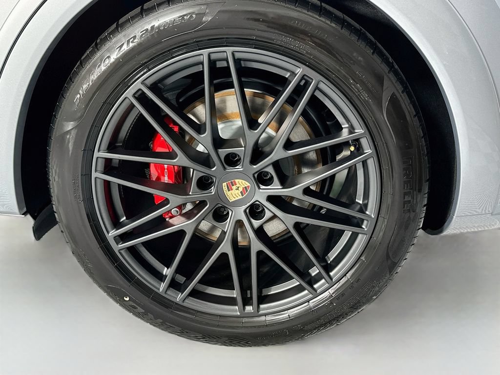 New 2026 Porsche Cayenne GTS AWD/4WD image 33