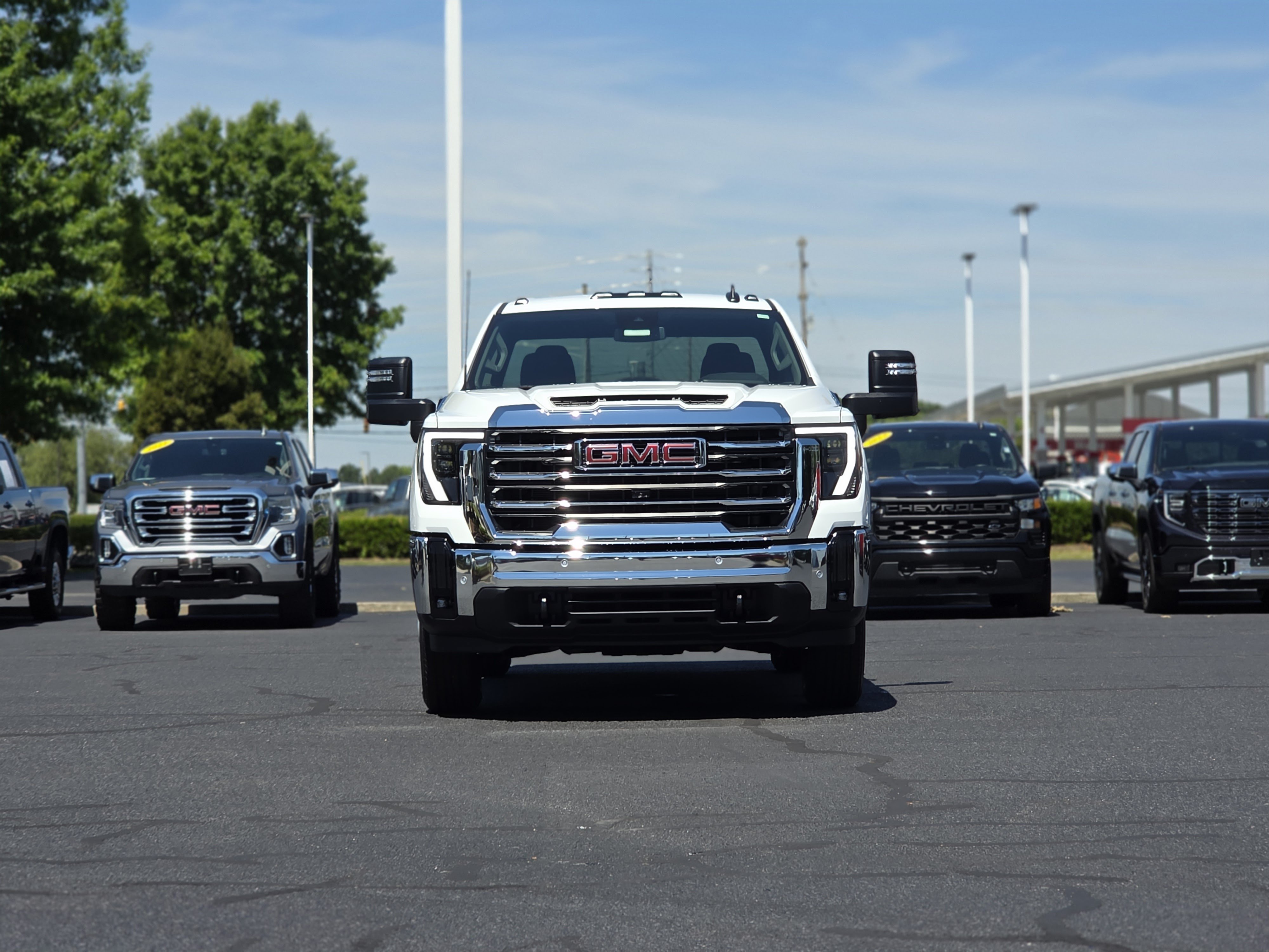 New 2026 GMC Sierra 2500 SLE AWD/4WD image 2