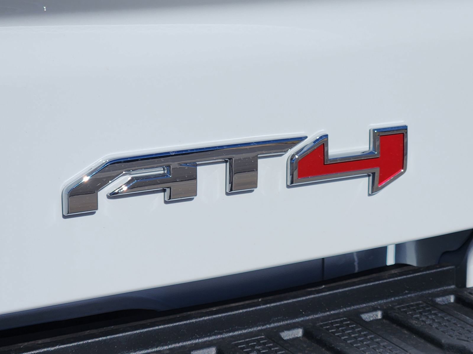 Used 2025 GMC Sierra 1500 AT4 w/ AT4 Premium Package image 13