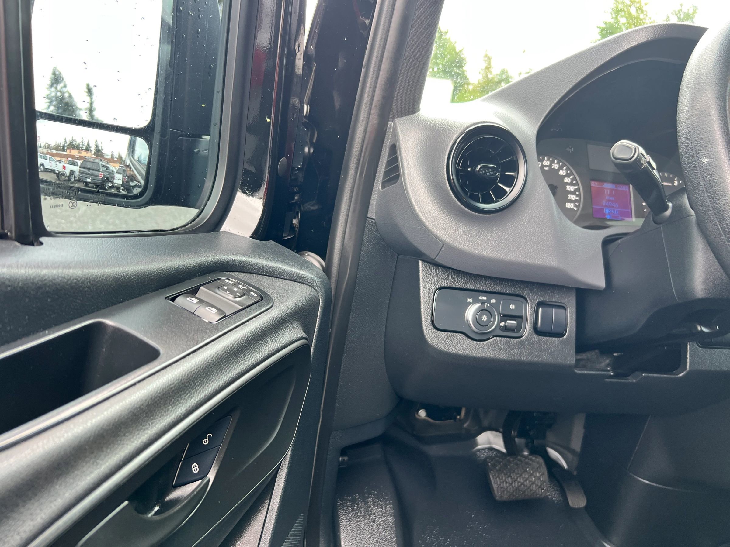 Used 2019 Mercedes-Benz Sprinter 2500 w/ Premium Package image 9