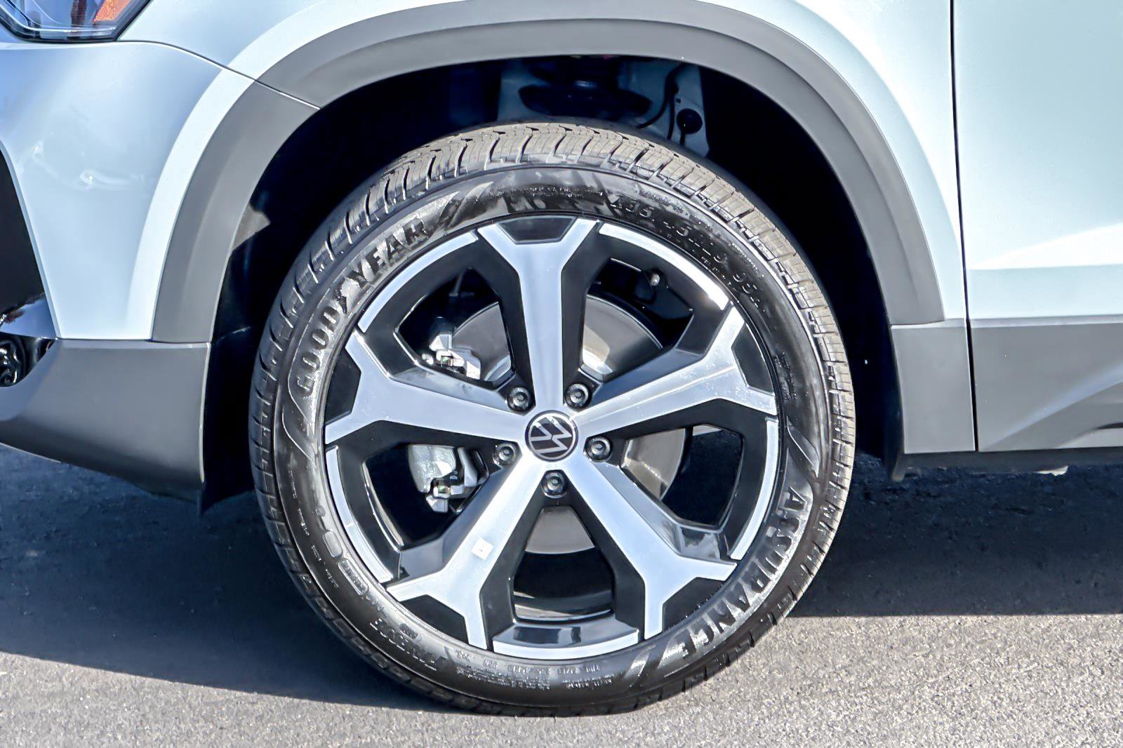 New 2026 Volkswagen Taos SEL image 25