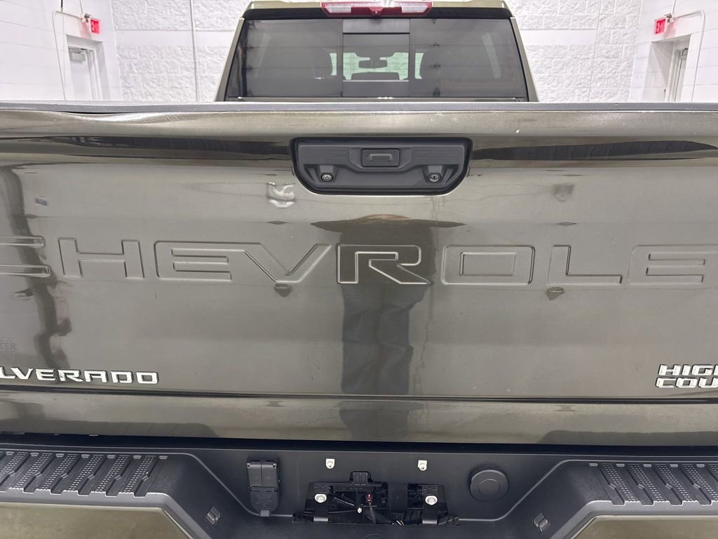 Used 2022 Chevrolet Silverado 3500 High Country w/ Z71 Off-Road Package AWD/4WD image 4