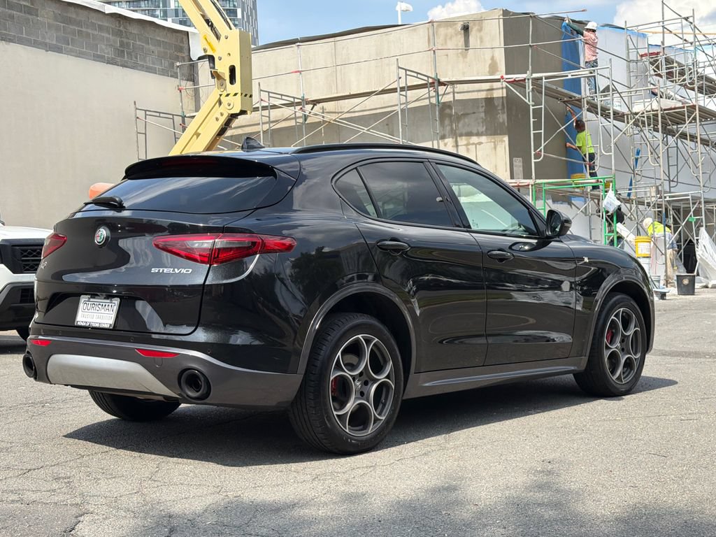 Used 2022 Alfa Romeo Stelvio Ti AWD/4WD image 4