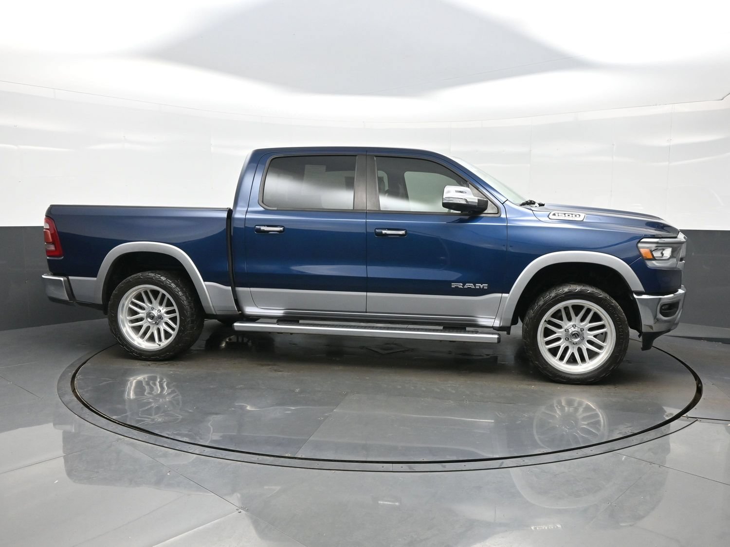 Used 2020 RAM 1500 Laramie AWD/4WD image 10