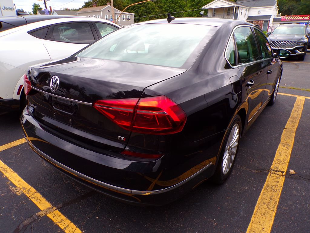 Used 2017 Volkswagen Passat 1.8T SE FWD image 10