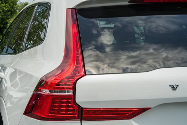 Certified 2023 Volvo XC60 T8 Plus w/ Climate Package AWD/4WD image 7