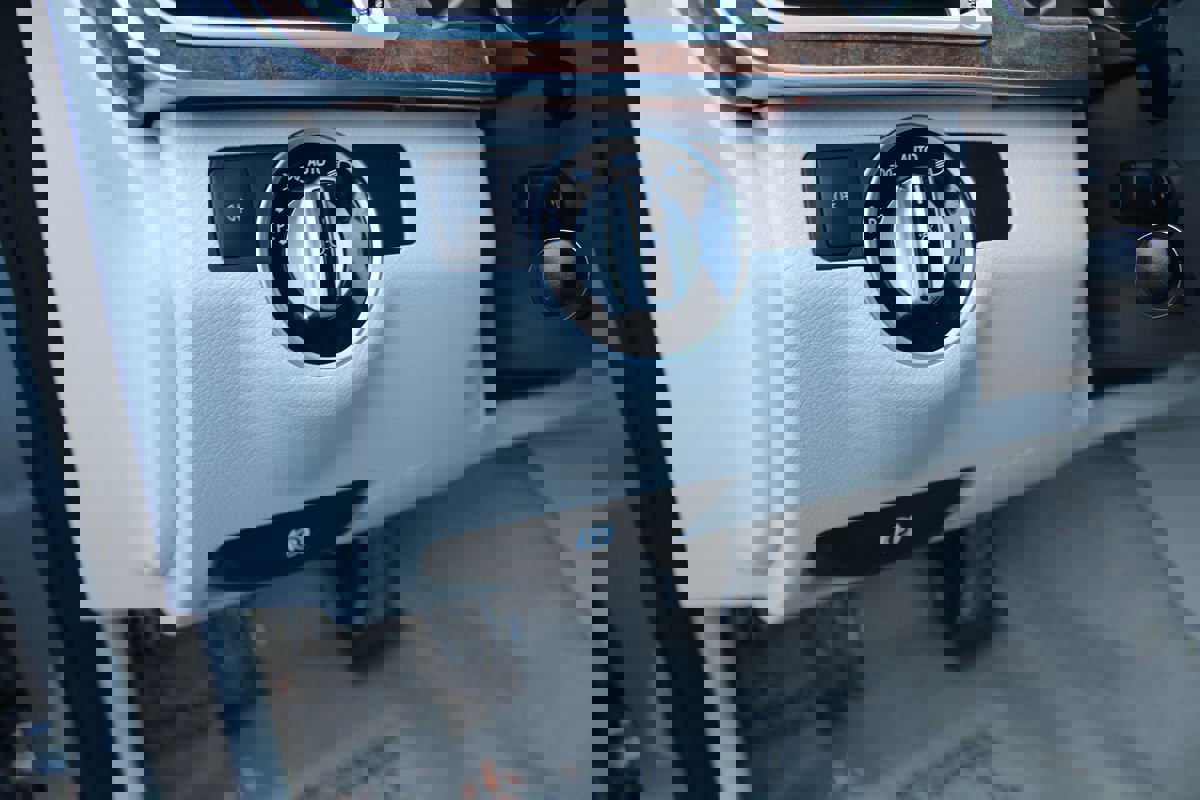 Used 2015 Mercedes-Benz E 350 4MATIC Wagon image 26