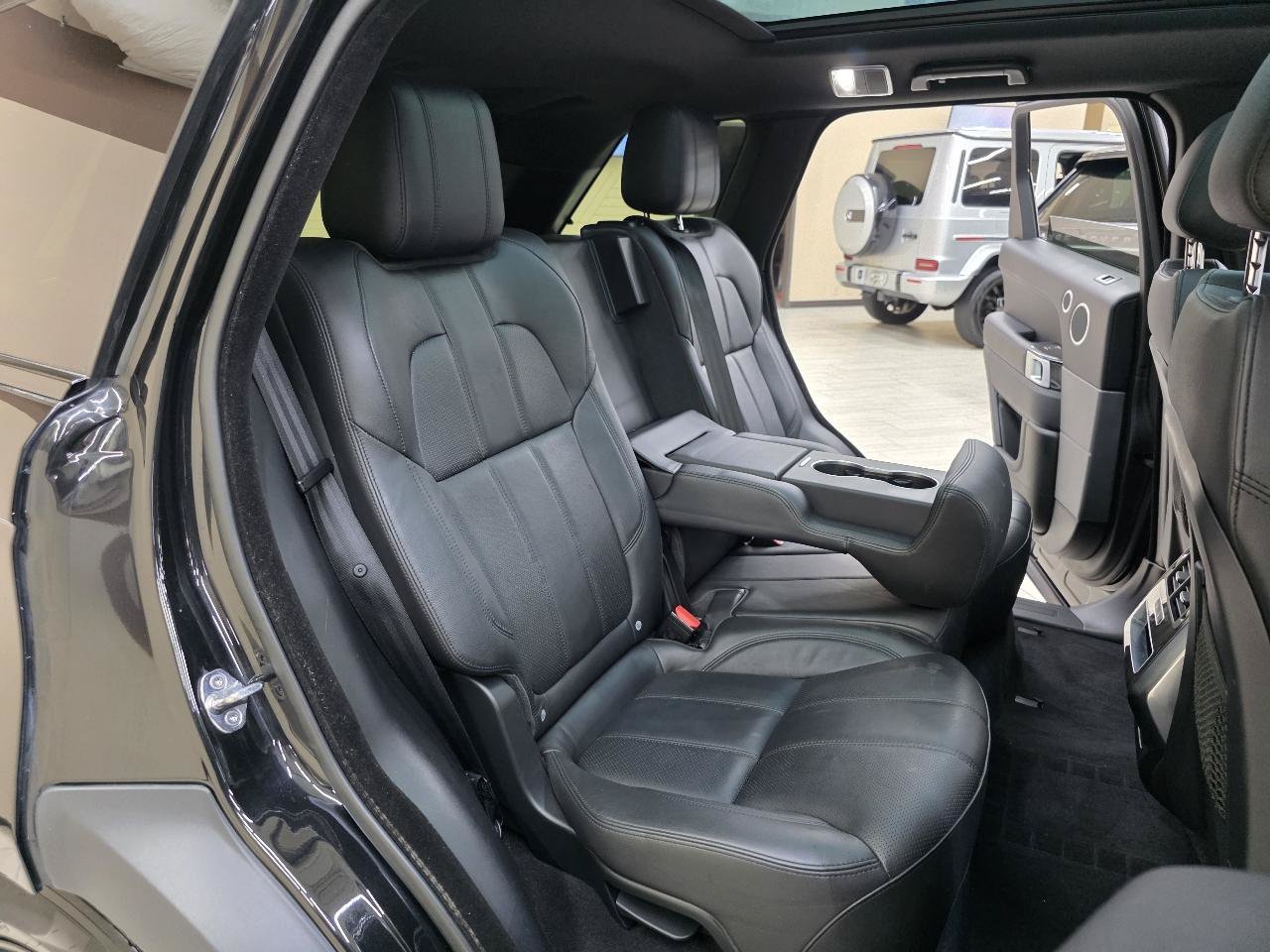 Used 2017 Land Rover Range Rover Sport SE AWD/4WD image 24