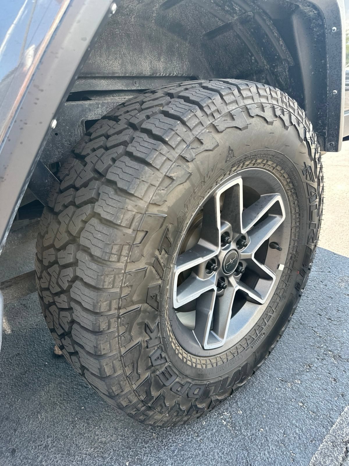 Used 2023 Jeep Gladiator Sport AWD/4WD image 7
