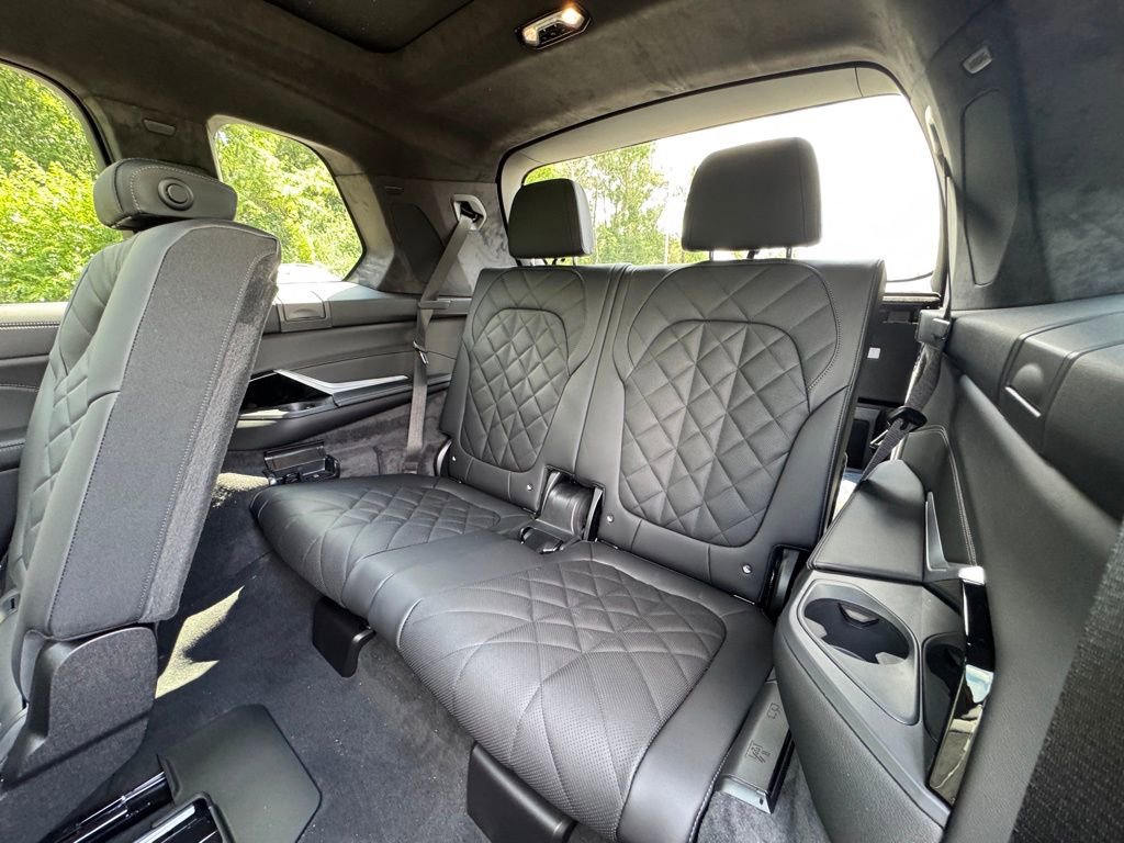 Used 2026 BMW X7 xDrive40i w/ M Sport Package image 24