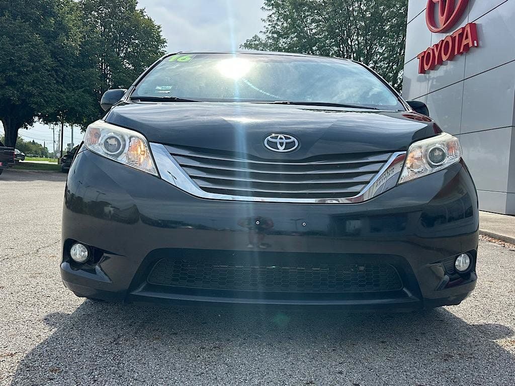 Used 2016 Toyota Sienna XLE w/ XLE Navigation Package FWD image 9