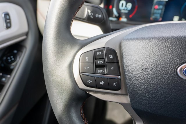 Used 2025 Ford Explorer Active AWD/4WD image 21