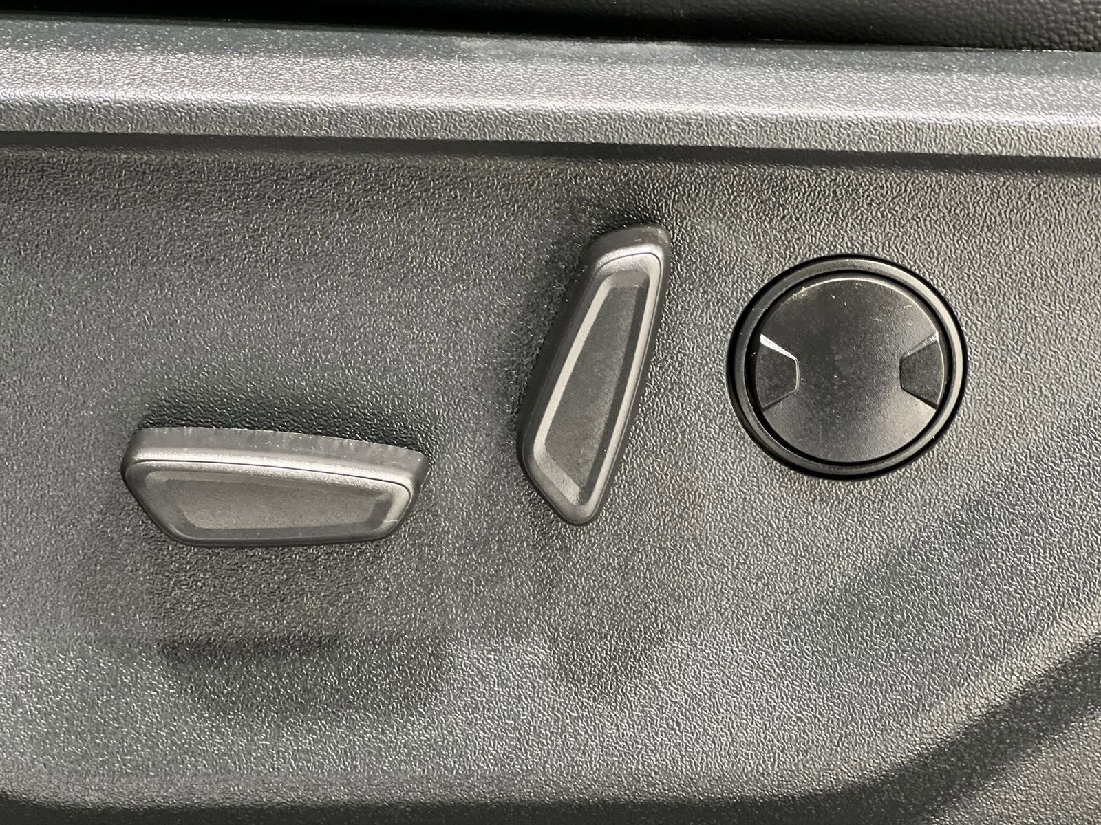 Used 2025 Ford F350 Lariat image 12