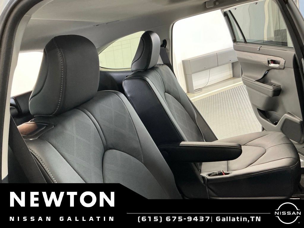 Used 2023 Toyota Highlander Platinum AWD/4WD image 25