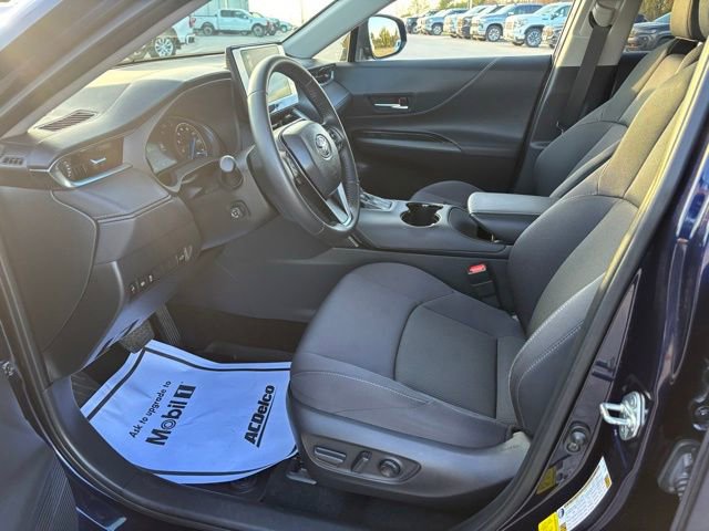 Used 2023 Toyota Venza LE image 9