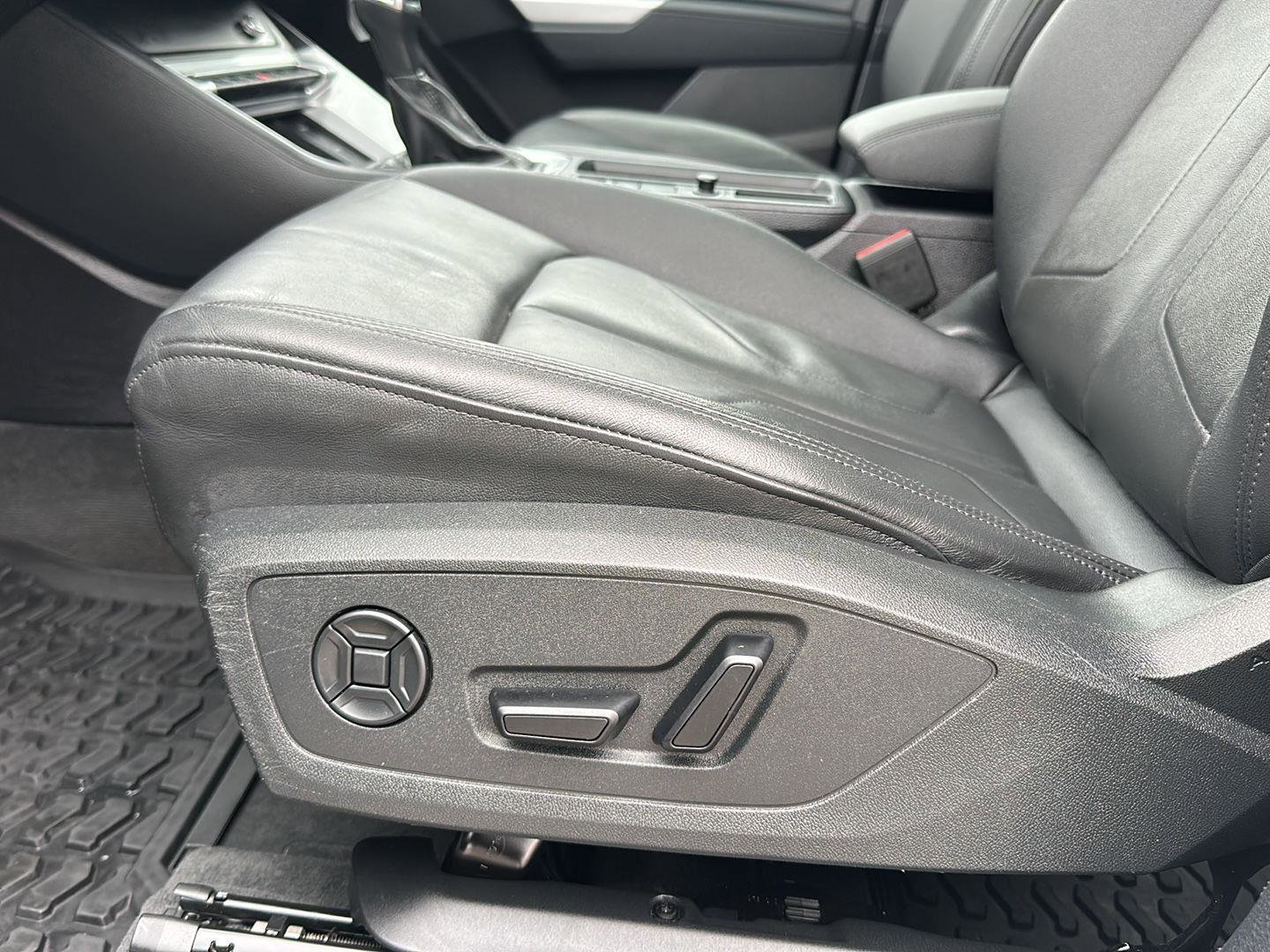 Used 2023 Audi Q3 2.0T Premium AWD/4WD image 24