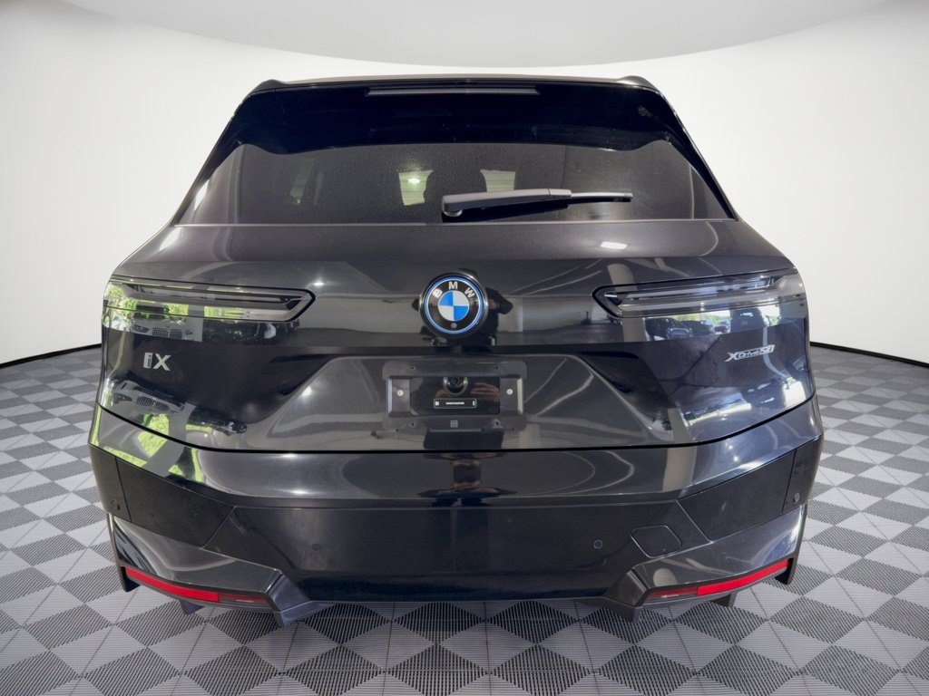 Used 2024 BMW iX xDrive50 w/ Sport Package AWD/4WD image 8