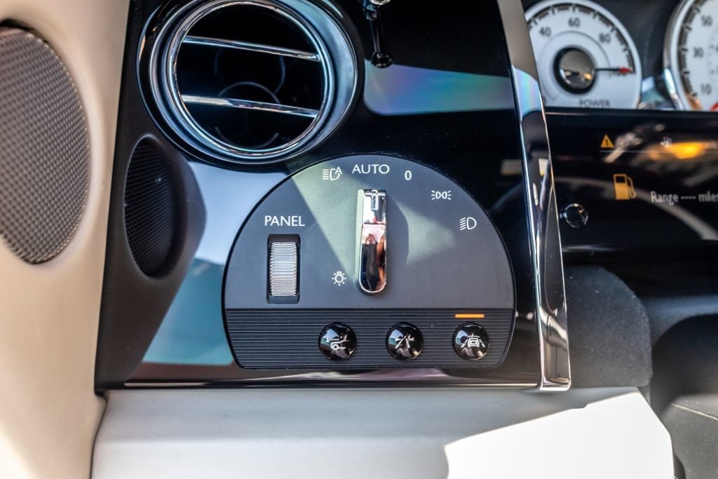 Used 2019 Rolls-Royce Wraith RWD image 17