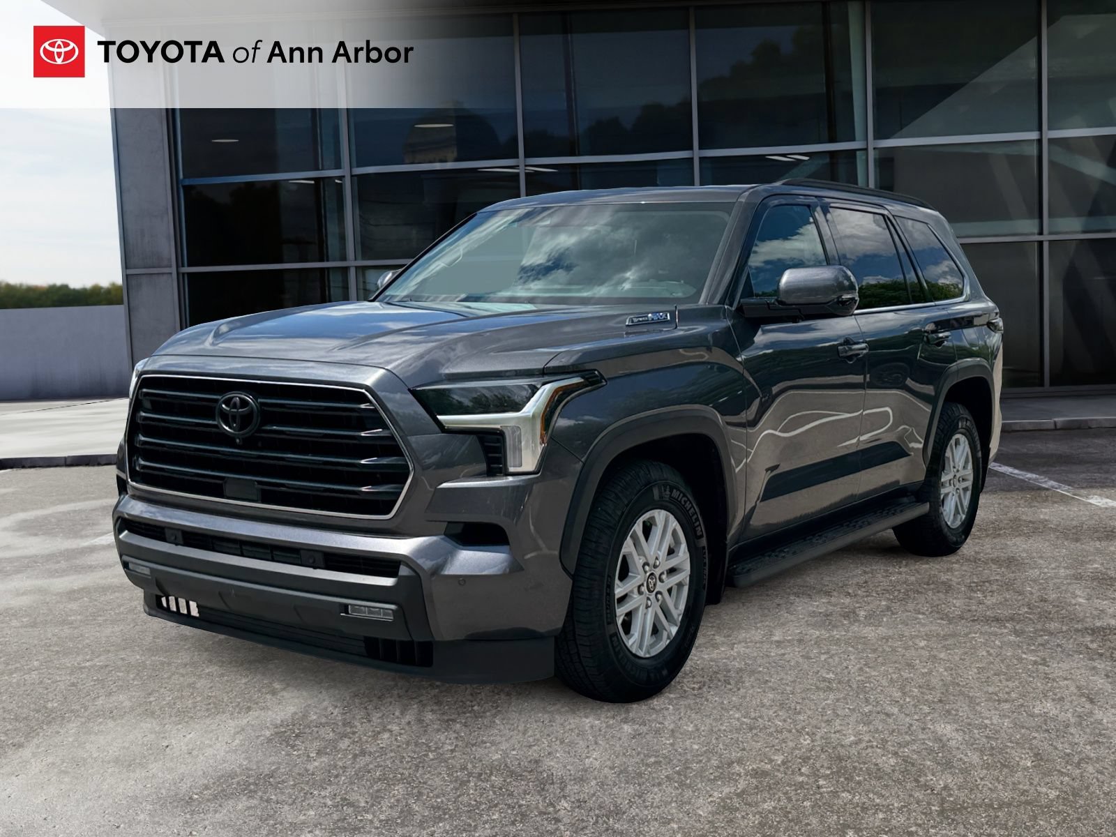 Used 2023 Toyota Sequoia SR5 w/ SR5 Premium Package AWD/4WD image 9