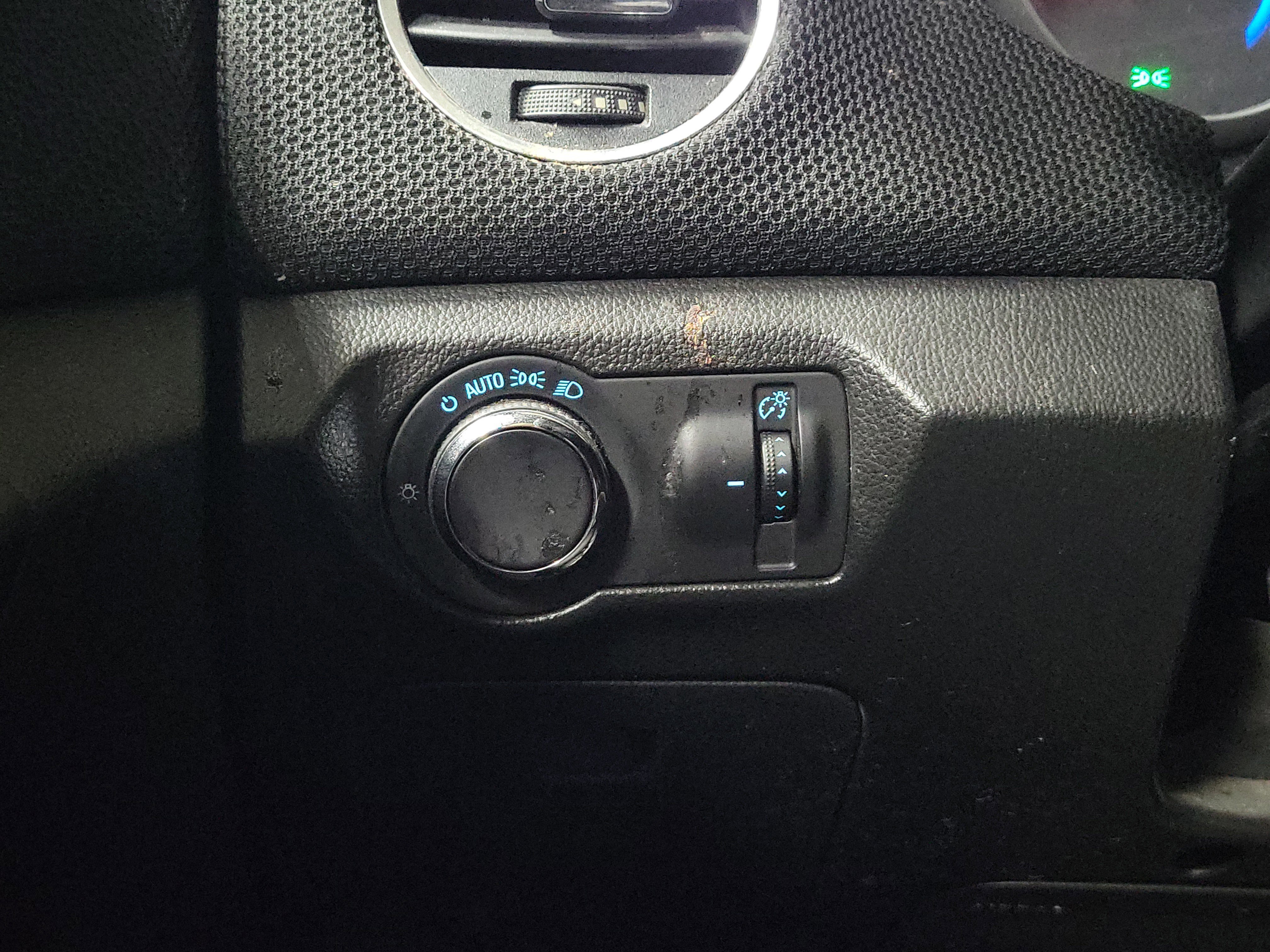 Used 2016 Chevrolet Cruze LT image 21