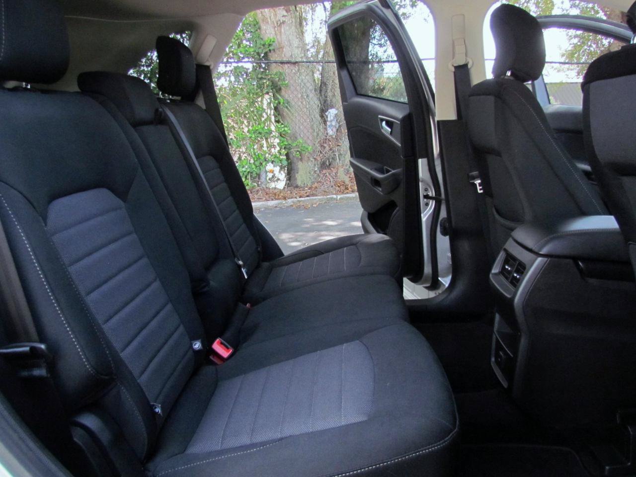 Used 2018 Ford Edge SE FWD image 22