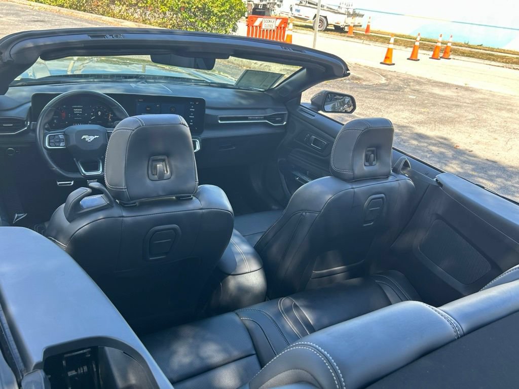Used 2025 Ford Mustang Premium RWD image 37