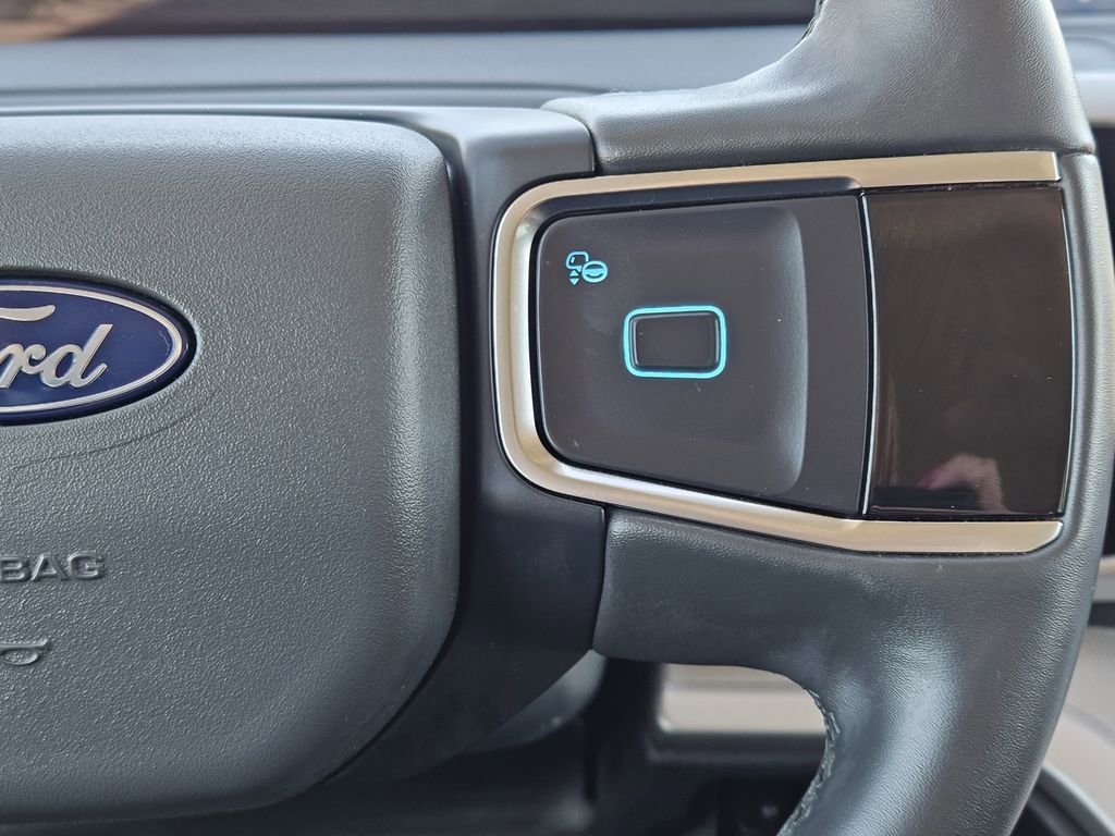 Used 2025 Ford Expedition Active image 36