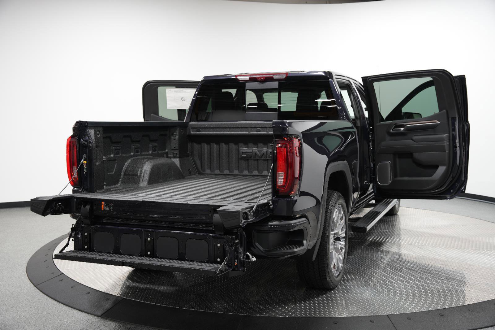 New 2026 GMC Sierra 1500 Denali w/ Denali Reserve Package image 15